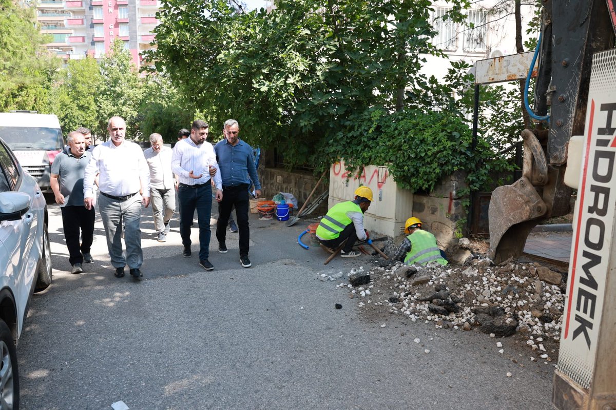 suskigm's tweet photo. Siverek📍
ŞUSKİ Genel Müdürümüz Emin İZOL, Genel Müdür Yardımcımız, ilgili Daire Başkanımız ve teknik personellerimiz ile birlikte #Siverek ilçesinde gerçekleştirilen Kanalizasyon hat döşeme ile içme suyu bağlantı çalışmalarını yerinde inceleyerek bilgi aldı. https://t.co/WRUO2tBOkF