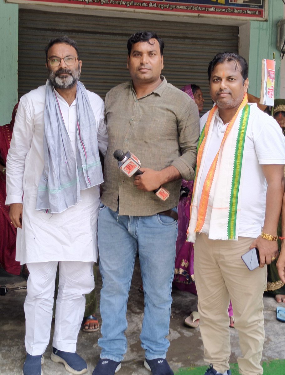 umarfarukAnsa19's tweet photo. आज कसया में तमकुही राज के पूर्व विधायक 
@AjayLalluINC  जी से शानदार मुलाकात हुआ 
@RahulGandhi
@AhteshamFIN
@INCUttarPradesh @Warish_RN24 
@Warish_INC https://t.co/unpTlka1Xa