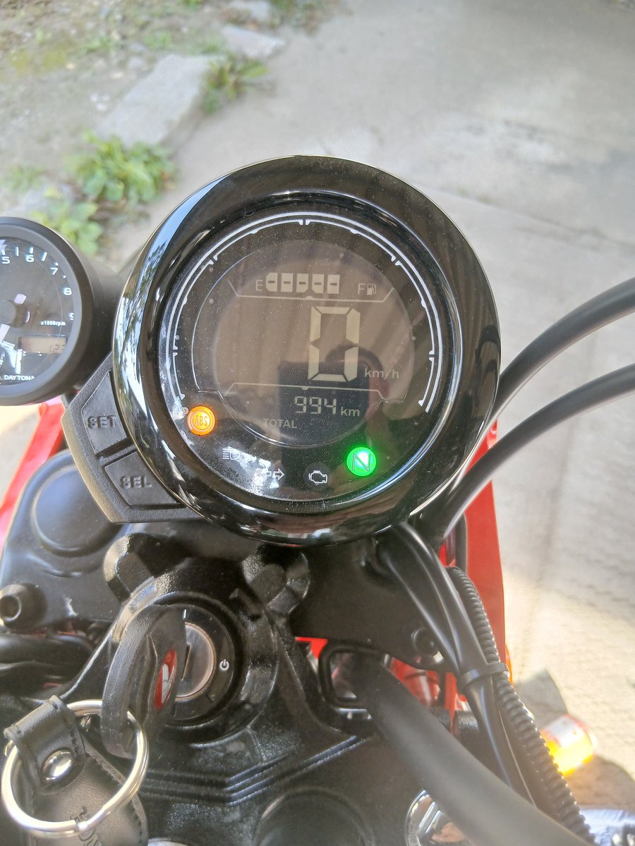 1GR231ps's tweet photo. 1000km前にカブのオイル交換2回目、デイトナのオイル交換パーフェクトセットを使いオイルフィルター、ドレンワッシャー、オイルフィラー、オイルフィルターカバーのOリングを新品交換。余ってたギアオイルの新油でフラッシング。 https://t.co/S2aSbPklkT