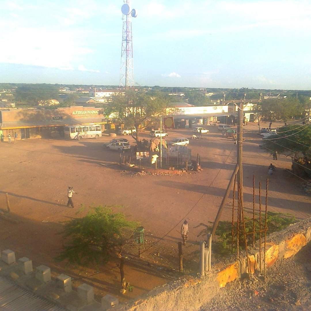 Bulle254's tweet photo. Wajir town in April 2013.
This is probably the most memorable photo I have ever taken. Devolution was barely a month old, making this a true time capsule. I didn't know I was unknowingly capturing a bygone era of Wajir. https://t.co/G44gRvwEfq