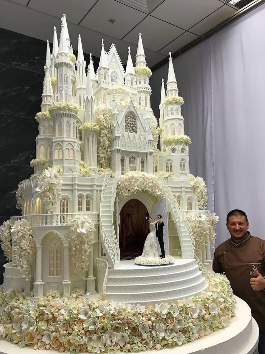 AcervoCharts's tweet photo. Ex-lutador se aposentou dos ringues e hoje trabalha como confeiteiro de bolos. https://t.co/hAvfG5eJOT