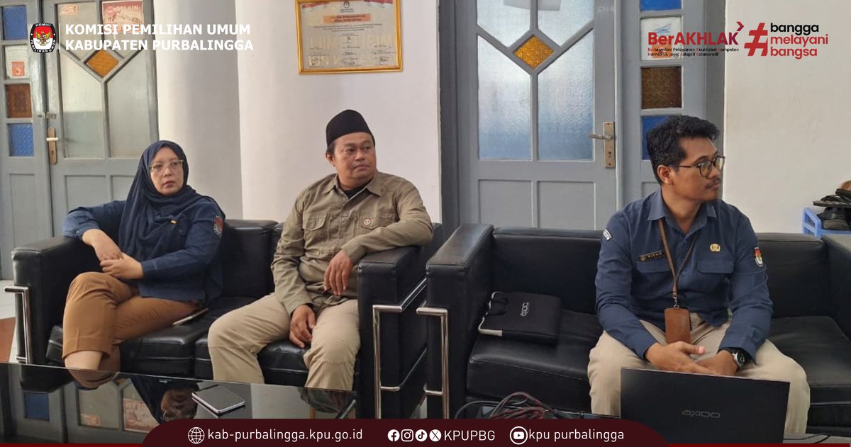 KPUPBG's tweet photo. #Temapemilih, KPU Kabupaten Purbalingga mengikuti kegiatan Penyusunan Jurnal Sumber Daya Manusia (SDM) yang diselenggarakan oleh KPU Provinsi Jawa Tengah secara daring melalui Zoom Meeting pada Selasa (14/7/2026).

#kpupbg
#KPUMelayani https://t.co/5t4ycrJHKF