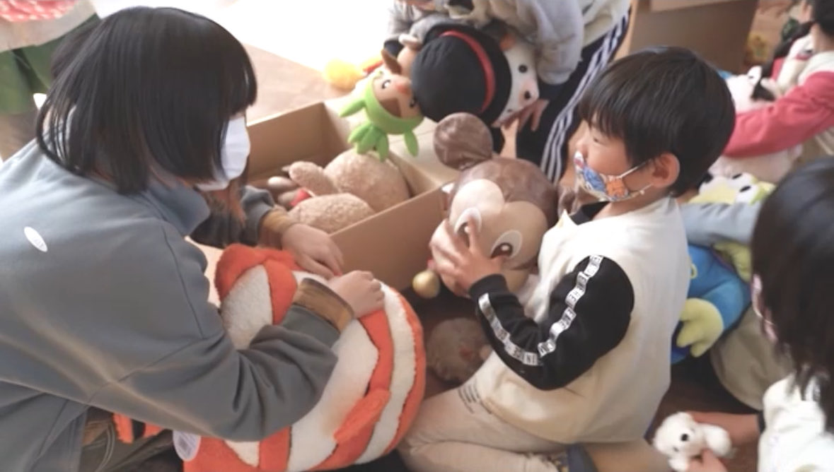 naaasuooo's tweet photo. 捨てられるはずだったぬいぐるみを
母園に寄付させていただきました。

https://t.co/JA3Q3HhxmP

これからもたくさんのぬいぐるみが
愛されますように。 https://t.co/t7gykhaQiF