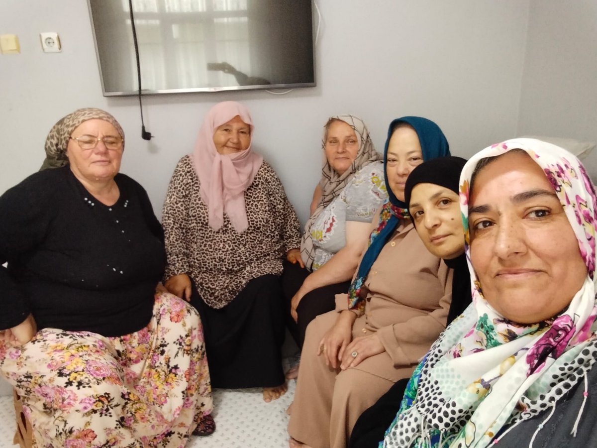 BafraKad's tweet photo. Ak Parti Bafra kadın kolları Başkanımız sn.Nazife Soruklu ve yönetim kurulu
üyelerimiz ile;
Düğün, dernek, nişan, hasta, yaşlı,ve esnaf ziyaretlerimize devam ediyoruz.
🇹🇷🇹🇷🇹🇷🇹🇷🇹🇷🇹🇷
💡💡💡💡💡💡 https://t.co/b6pYOqJ88l