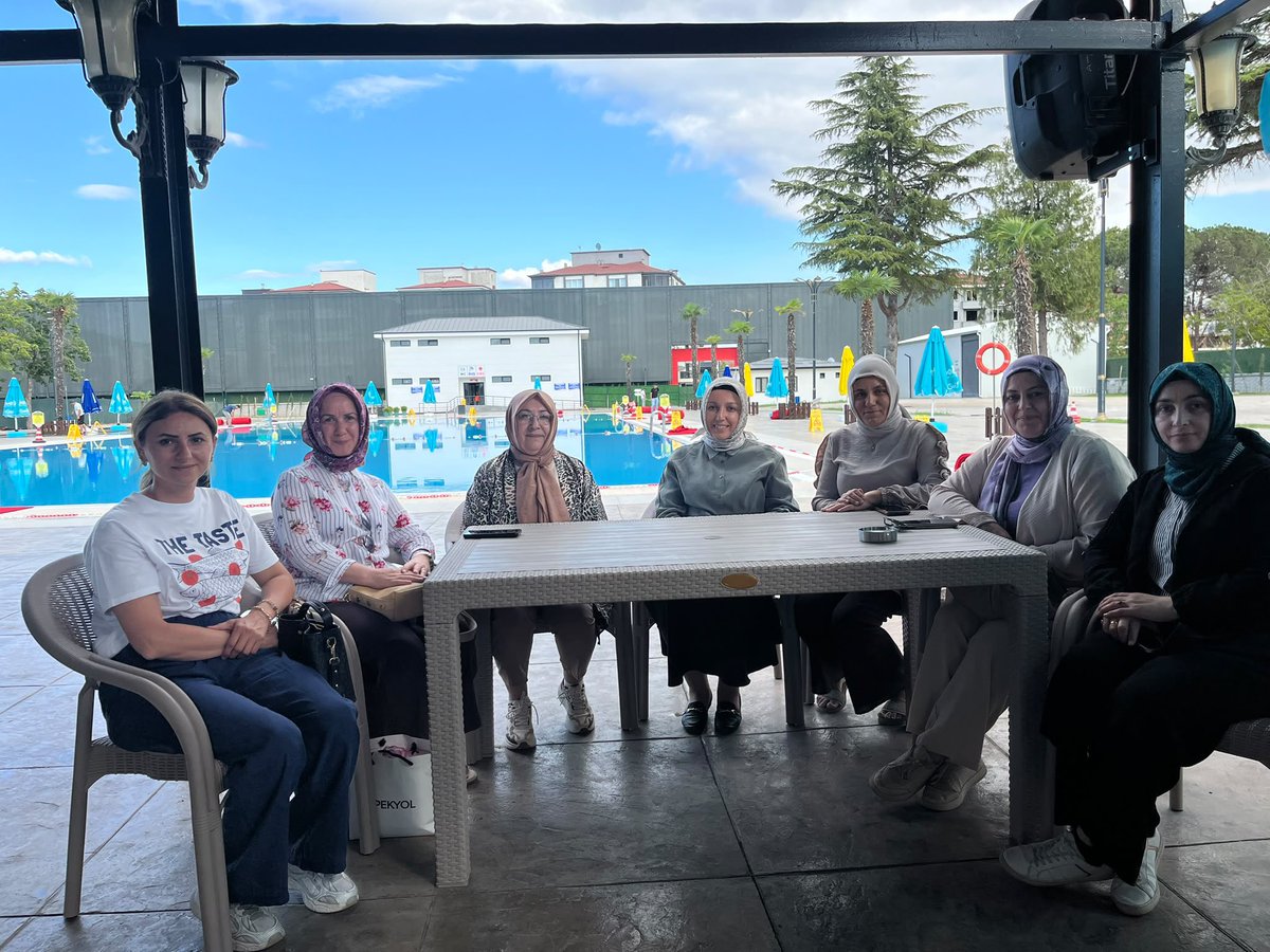 BafraKad's tweet photo. Ak Parti Bafra kadın kolları Başkanımız sn.Nazife Soruklu ve yönetim kurulu
üyelerimiz ile;
Düğün, dernek, nişan, hasta, yaşlı,ve esnaf ziyaretlerimize devam ediyoruz.
🇹🇷🇹🇷🇹🇷🇹🇷🇹🇷🇹🇷
💡💡💡💡💡💡 https://t.co/b6pYOqJ88l