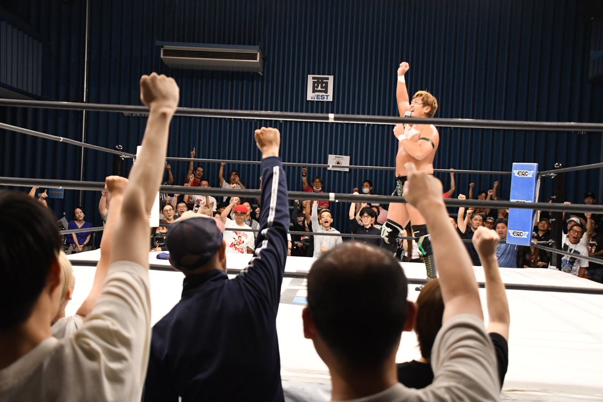 d19930723's tweet photo. 2026.7.11 #pwzero1 インイタ大会
5.#火祭り2026 Bブロック公式戦
◯佐藤嗣崇vsハヤブサ×⑥
締めは嗣崇さん。
2人目のお子さんが生まれた事を報告。
1人目の時も火祭りの最中…。
これはもしかして？ https://t.co/YnKr3mbucn