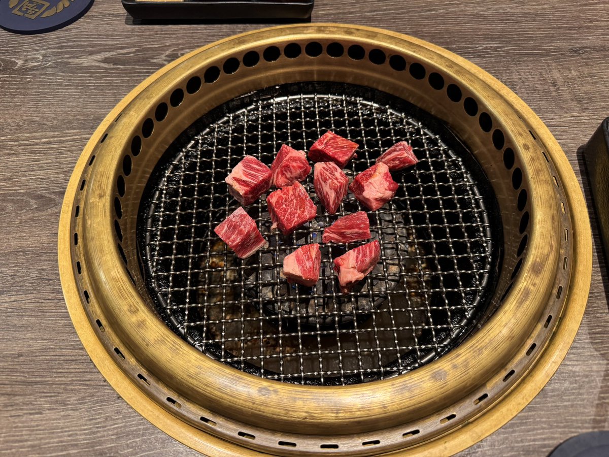 Lunaeth_AY's tweet photo. 回国待一个半月，路过香港和家虎吃个饭 https://t.co/UIKxfBAfPF