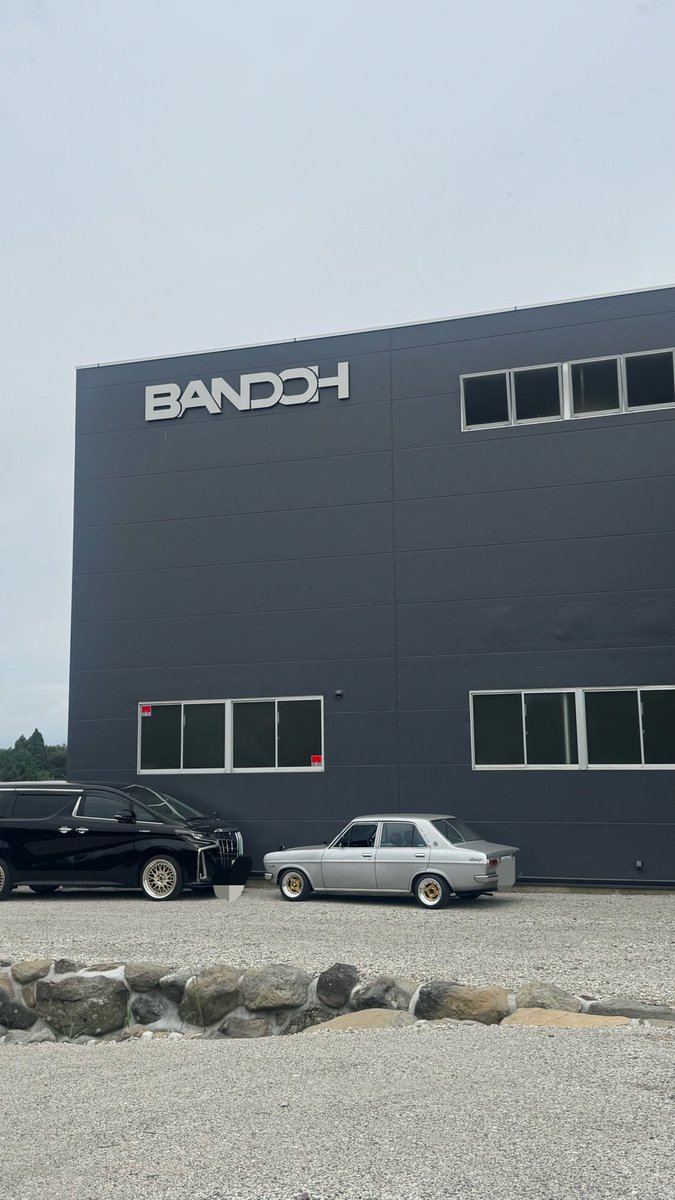 momonga_hayashi's tweet photo. RACING PROJECT BANDOHのFUJI BASE FACTORY新工場お披露目パーティーに伺いました🏎️💨
かっこよくてとてもワクワクしました🤩
マサ監督のこだわりや熱い想いを感じる素敵なファクトリーでした👏
#RACINGPROJECTBANDOH
#FUJIBASEFACTORY
#SUPERGT #マチラブ https://t.co/i0n1GkpsSJ