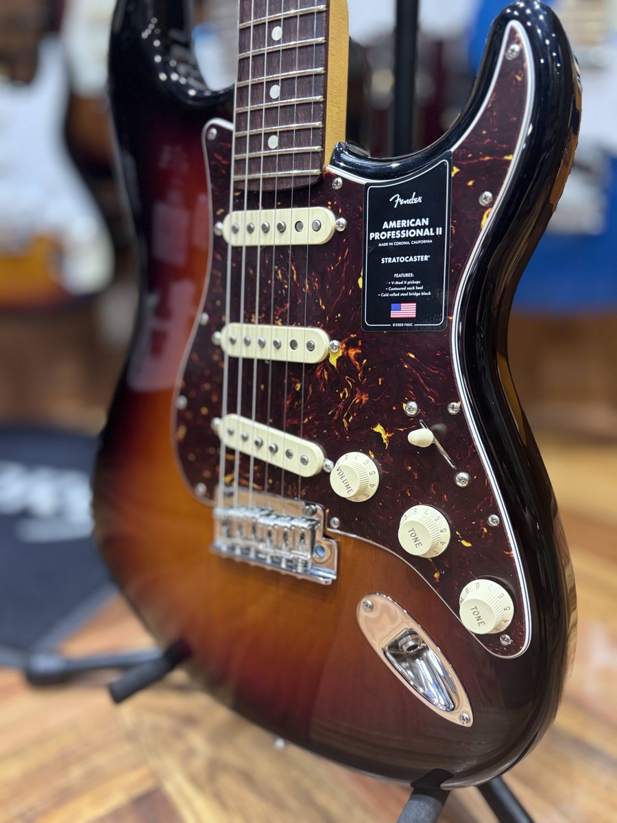 一生モノの相棒に🎸】 当店自慢のFender USA【Am Pro II Stratocaster