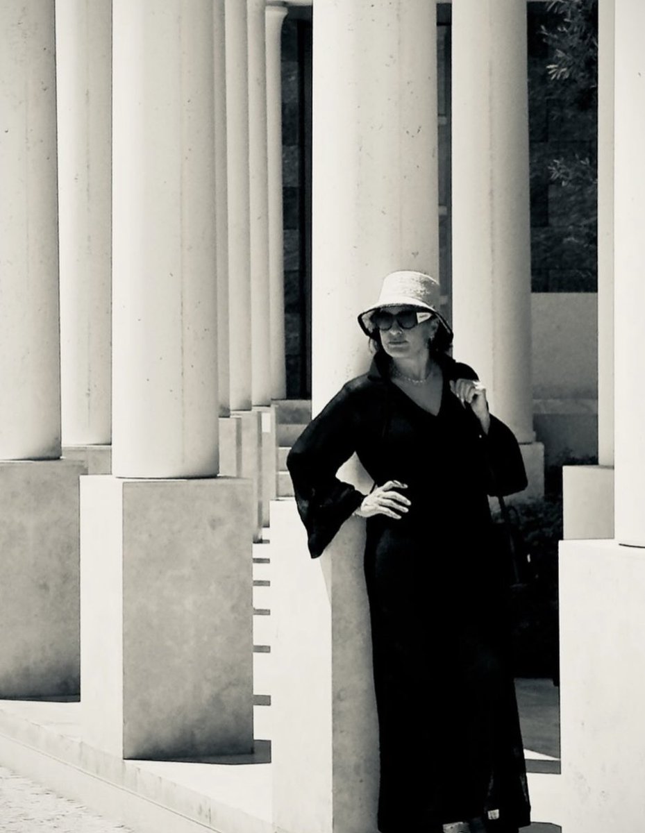 courtordersxo's tweet photo. Femme Fatale, Mariska's version. https://t.co/iNSEviGvPb