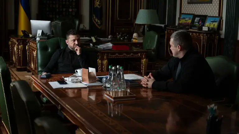 AnitaVi6's tweet photo. Реформи та розвиток оборонних технологій — це заслуга команди @FedorovMykhailo. Звертаємося до @ZelenskyyUa з проханням зберегти Федорова на посаді міністра оборони. Стабільність МО зараз критично важлива! 🇺🇦#Zelenskyy #Fedorov #Ukraine #UAtech #DefenseMinistry https://t.co/W8lvatoOQV