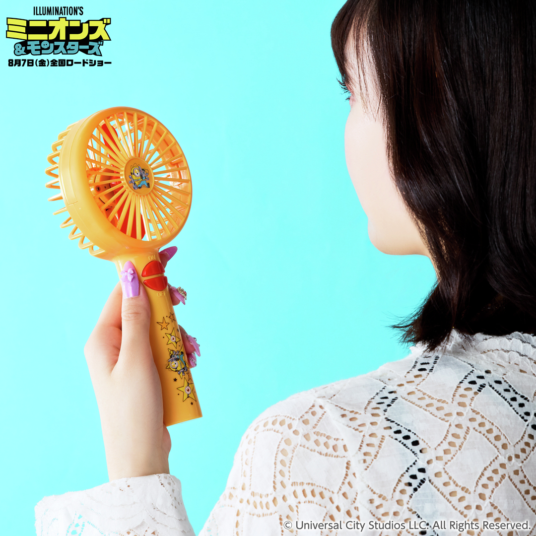 namco_prize's tweet photo. ✨╭Ꙭ╮景品紹介 ╭⊙ ╮✨
#ミニオンズアンドモンスターズ
プレミアムハンディファン

『ミニオンズ＆モンスターズ』デザインのハンディファンが登場！
暑い夏にぴったり☀

7月17日(金)より登場予定！
映画公開を記念したキャンペーンも開催🎉

詳細👇
https://t.co/h3bQVQ51T2

#ミニオン https://t.co/7ZsFSSf1U7