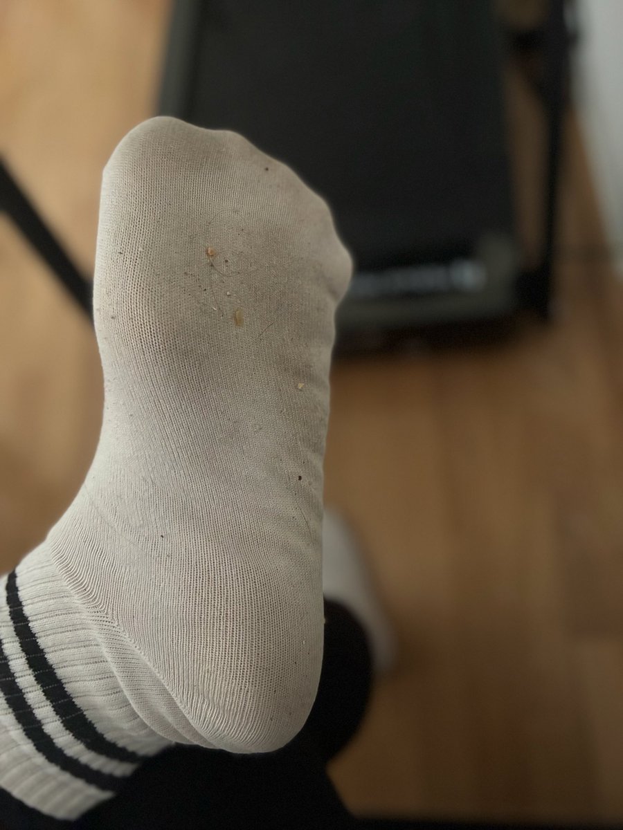 KellyFeetQueen's tweet photo. Dreckig und verschwitzt nach dem Laufband. 😈😈 https://t.co/jFrb8l6imU