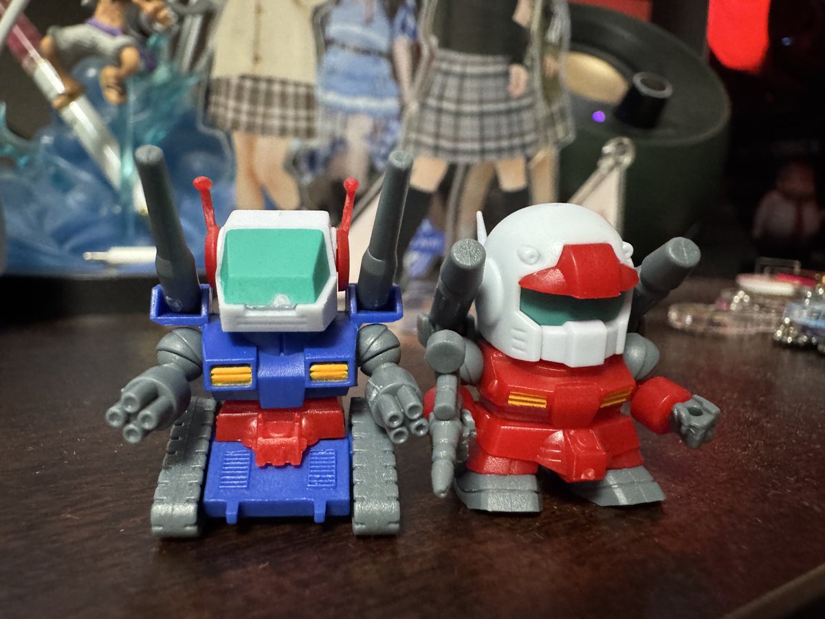 pon0_0's tweet photo. V作戦ビスケット買ってきた!!このサイズでこの出来っ!!これ他にも色々出して欲しい https://t.co/IZ0UB9aUF9