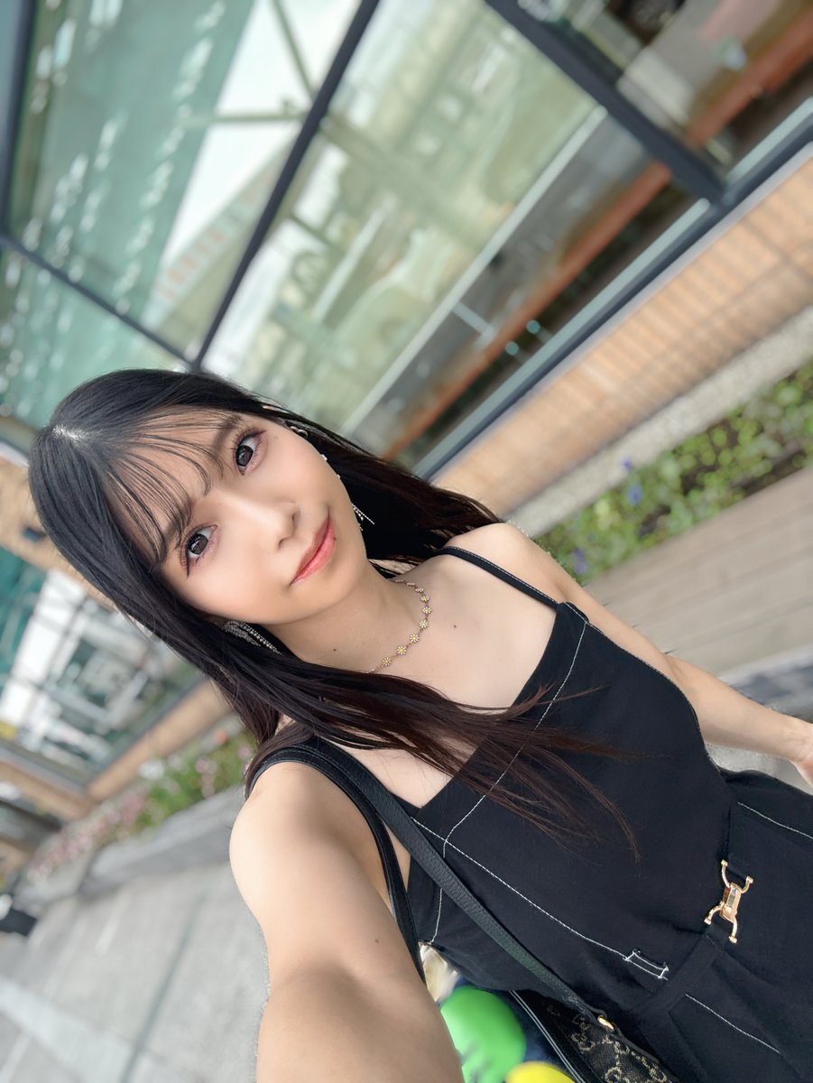 AsakaOfficial's tweet photo. お休みをいただきまして…
人生初の一人旅してきました！！

1泊2日で北海道へ〜〜〜！✈️☁⸒⸒
お寿司が美味しすぎた。最高！！！！

これで下半期もお仕事頑張れそう( ᴗ ᴗ)" https://t.co/CJkY7aWt3V