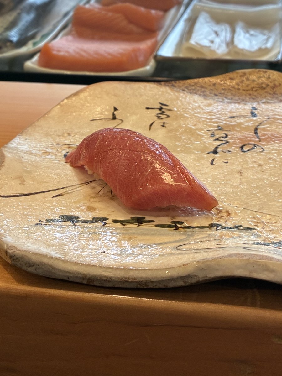 AsakaOfficial's tweet photo. お休みをいただきまして…
人生初の一人旅してきました！！

1泊2日で北海道へ〜〜〜！✈️☁⸒⸒
お寿司が美味しすぎた。最高！！！！

これで下半期もお仕事頑張れそう( ᴗ ᴗ)" https://t.co/CJkY7aWt3V