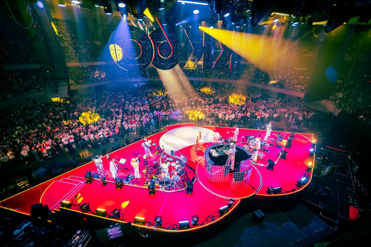 oricon's tweet photo. 小泉今日子、自身初の単独武道館公演
WOWOWで全曲独占放送・配信
⠀
✍🏻ライブレポート
https://t.co/S0DcsBzOiJ
⠀
#小泉今日子 https://t.co/pRM6CSZfm3