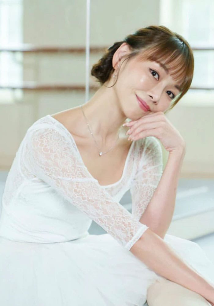DessusDessous_'s tweet photo. 冷房対策にも一枚あると便利♡
シャンデリーレース・ボートネック2Wayトップス【上野水香さんご着用！お好みに合わせてご着用頂けるショート丈♪】
ネットで本商品のみのご購入は7月20日まで送料無料です！
https://t.co/O3OnsMnMB3 https://t.co/QP5kKgo3Za