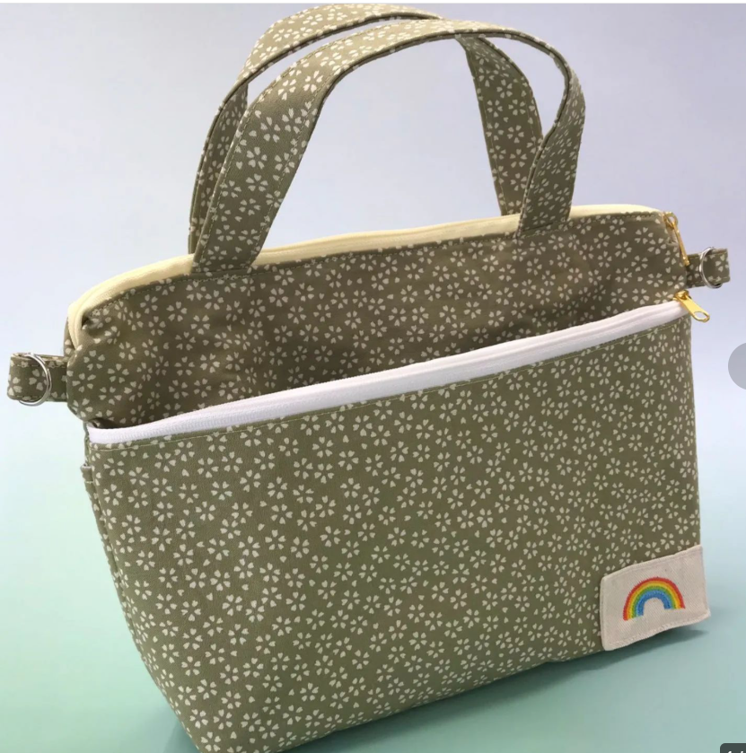 cocorety11's tweet photo. 【福祉施設制作】向日葵作　ショルダーバッグ　「2WAYショルダーバッグ（刺繍入り）グリーンに白の桜柄／虹の刺繍入り」　NO.5495  

グリーンに桜柄の和柄ショルダーバッグです。ショルダーの部分を外して、普通のトートバッグとしてもお使いいただけます。全部で５か所、入れられます￥2,500 https://t.co/HAVnobgxtF