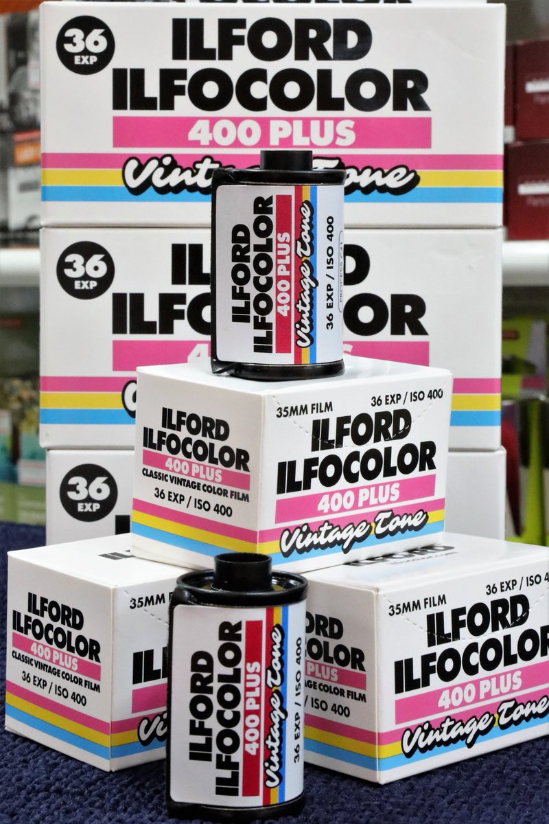 争乱の崖地　フォイル　旧枠　4枚　英語 こんにちは！心斎橋店です。 フィルム品揃え地域No1を目指す当店の