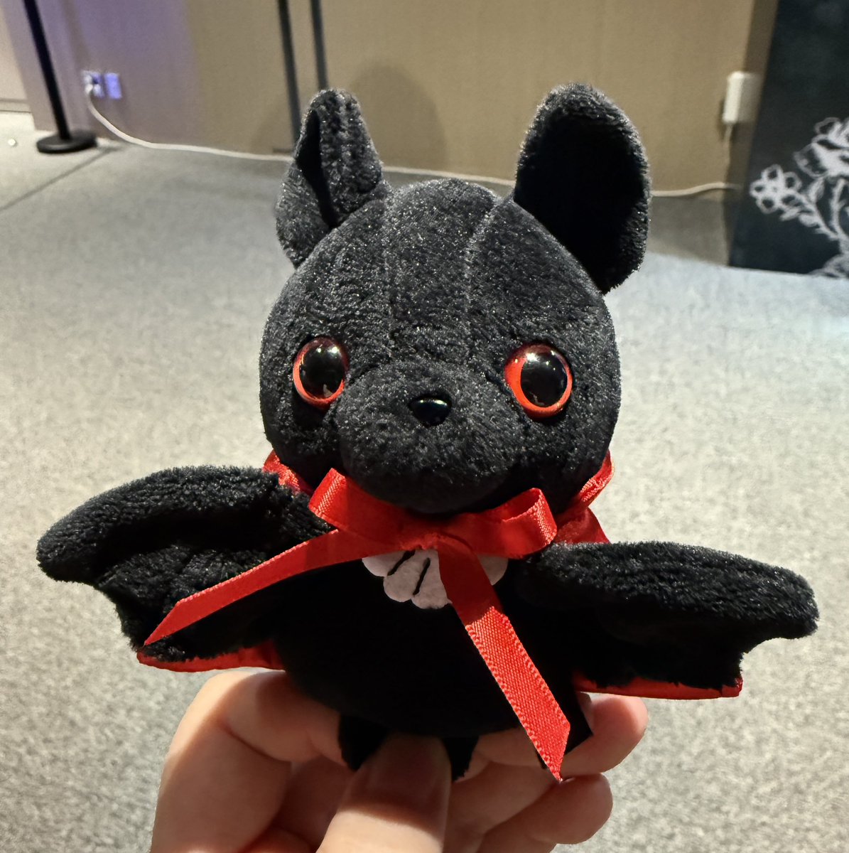 MusicalKo_'s tweet photo. 아 진짜 제발 드큘 박쥐키링 꼭 사기️‼️ 실물이 훨씬 더 귀여워💕 너무 귀여워>< https://t.co/G5xQblD6Kq