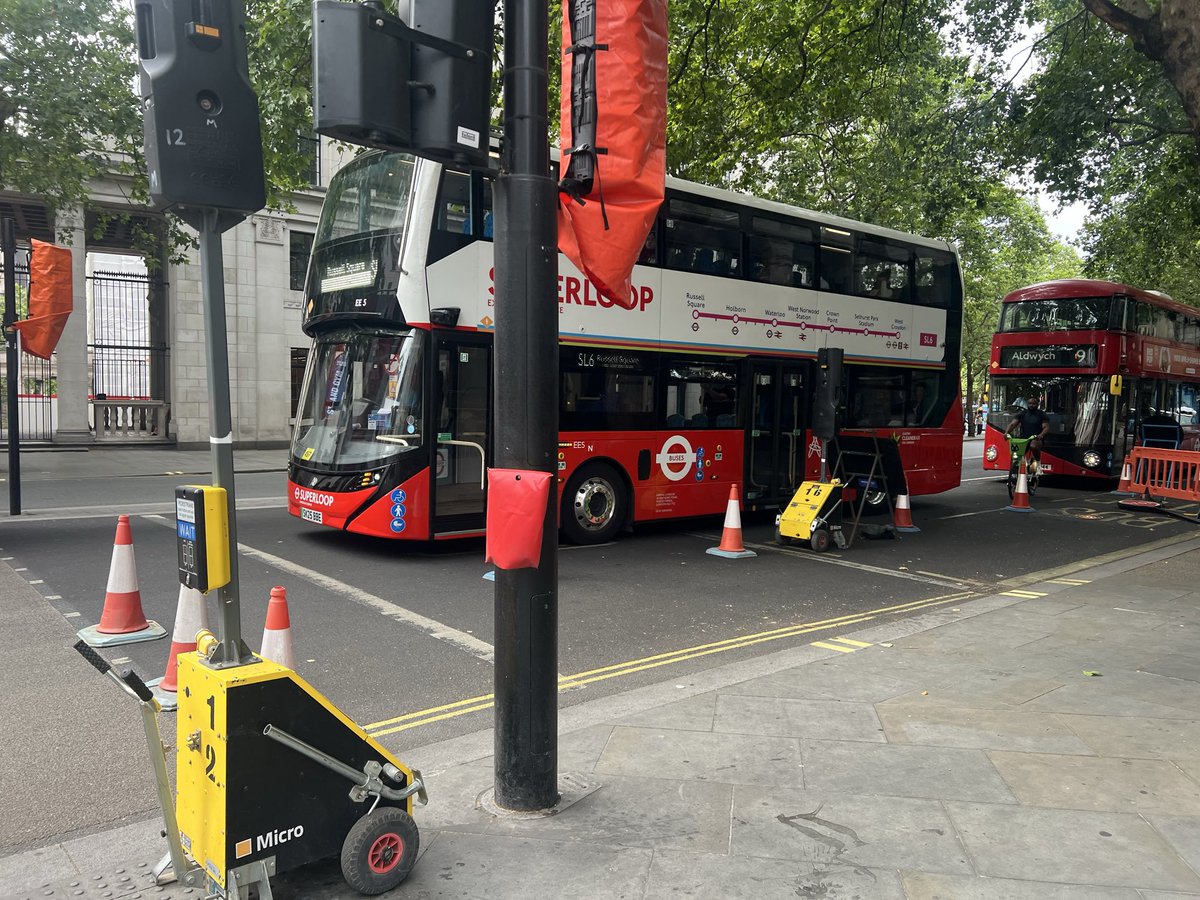 ievagram's tweet photo. @SadiqKhan  @trans_portfl It took 35min on a bus to cross the Waterloo bridge this morning because 2 “clever” workmen needed to park a van and put a temporary light causing absolute transport havoc!! Thousands of people delayed going in to work but the van is safe https://t.co/fKro4YoW9d