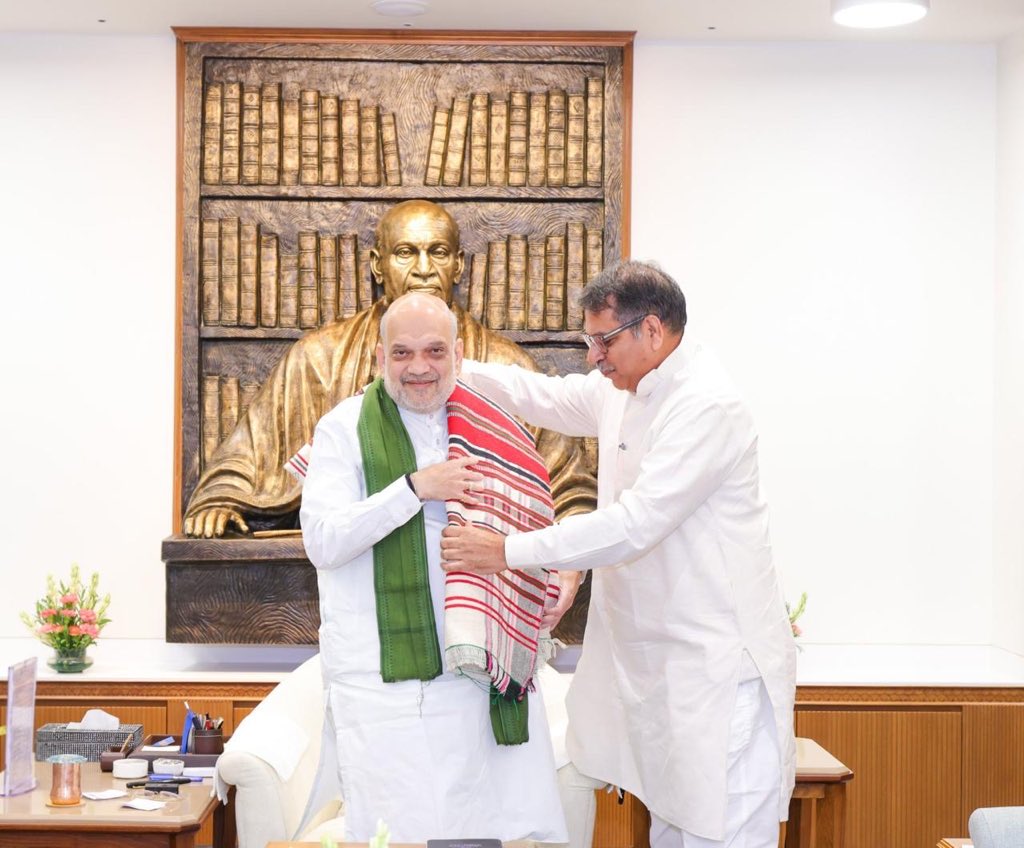 Viveksbarmeri's tweet photo. डॉ सतीश पूनिया ने कि केंद्रीय गृहमंत्री अमित शाह से मुलाक़ात…पट्टू मारवाड़ का और किताब जनपथ जिसमें जिक्र है अग्निपथ का…सतीश पूनिया जल्द नई भूमिका में आ सकते है…इसकी चर्चा दिल्ली में जोरों पर है। https://t.co/hTWaBdMEuF