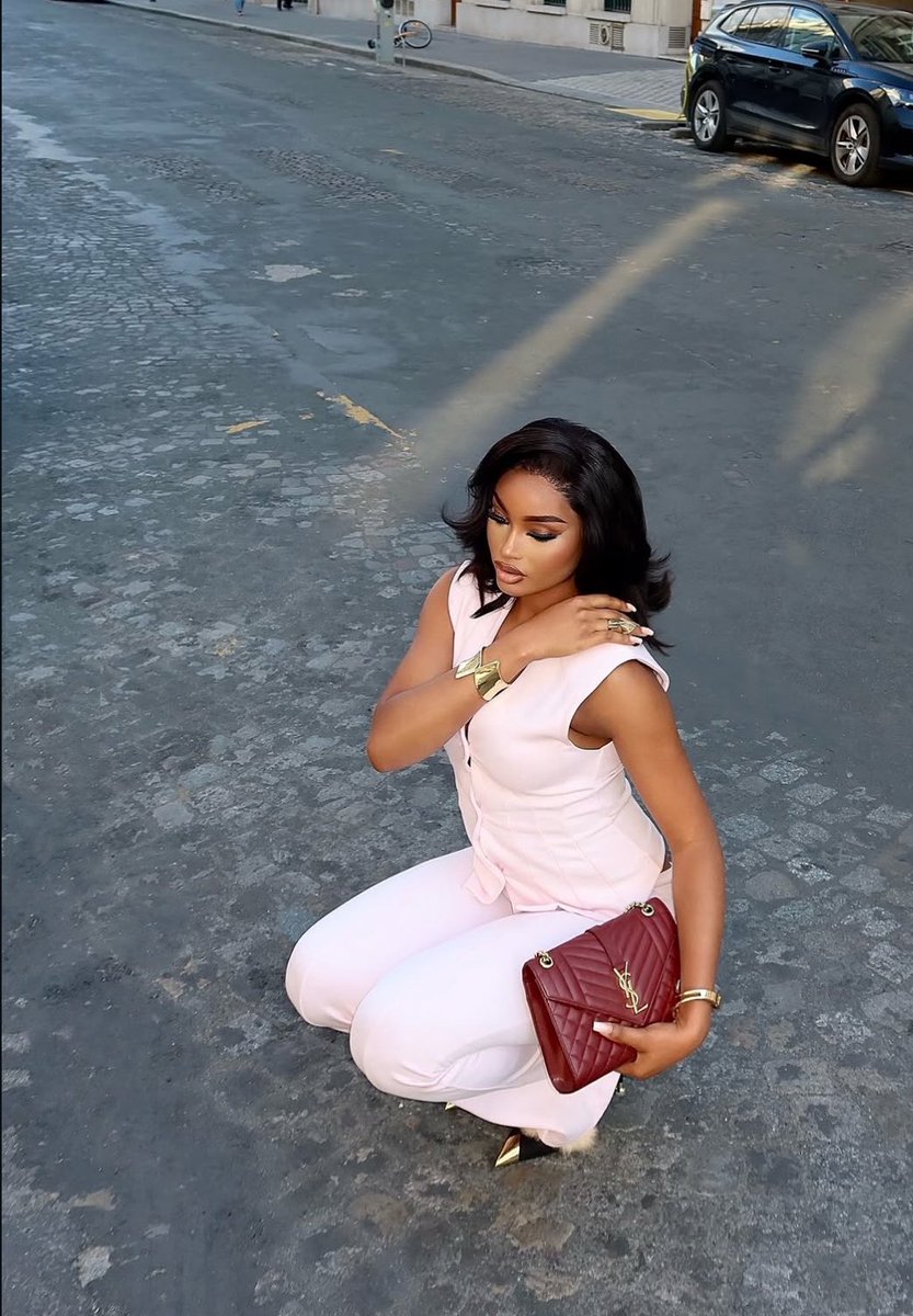 Peak_aurora's tweet photo. Unbothered looks good on me. https://t.co/IfnQqqVbAo