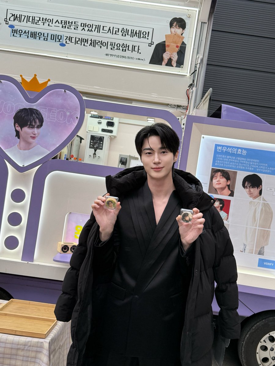 Wside_BWS's tweet photo. > 변우석의 효능 < 

도파민충전,혈액순환,고혈압예방,대인관계원만,스트레스완화,면역력증대,기억력향상,탈모방지,다이어트,심혈관건강증진,심장건강,정신적안정,근육회복,시력증가,노화방지,불로장생,만성피로개선,세계평화,우주평화... 

변우석잘생겼다. https://t.co/H8kSNTTzg8