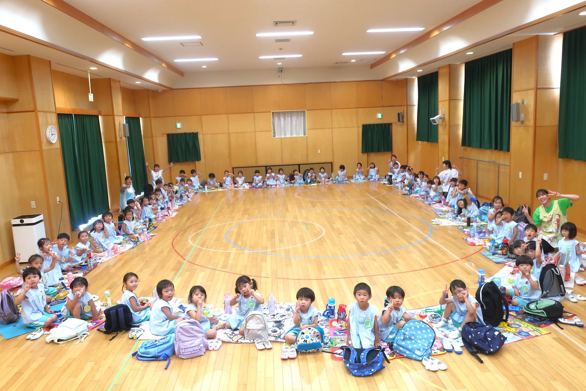 kougasaka's tweet photo. 7月14日㈫

年少　ひよこ3組

みんなで食べるとよりおいしいね��� https://t.co/NrrY7XKmro