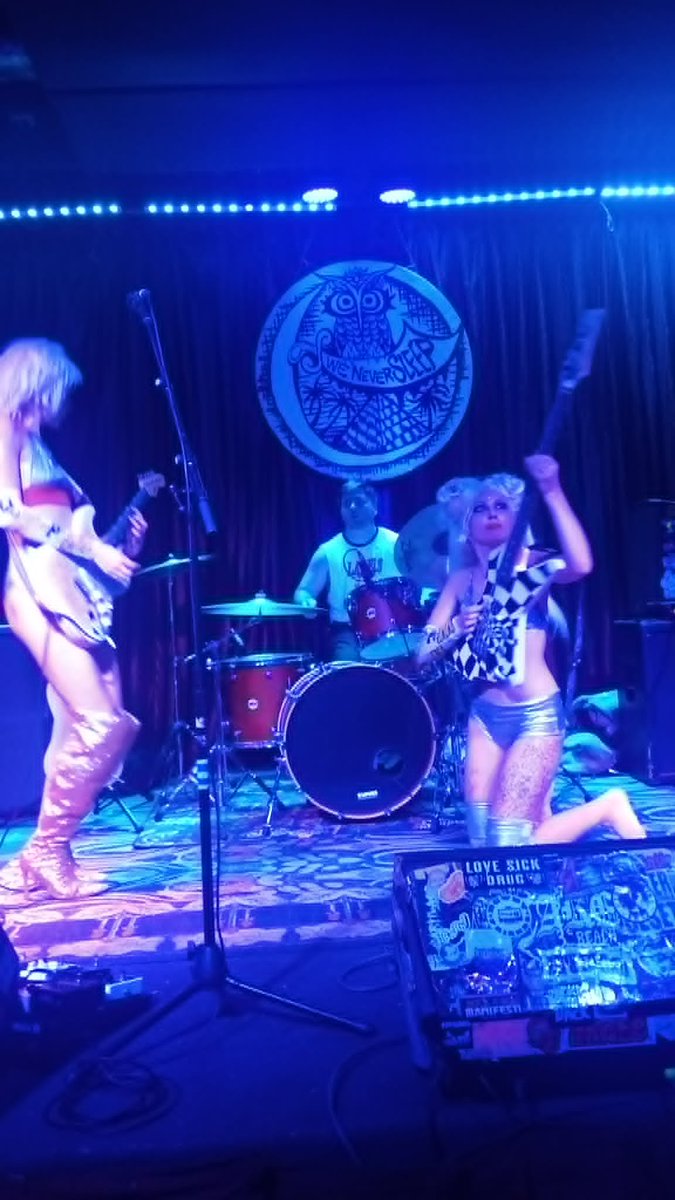 JosephMueller's tweet photo. Discovering a definite new fav in @The_SoapGirls, who put on an absolutely killer show at #ThreeLinks in Dallas. Look forward to the next! #RebelDNA https://t.co/o9g7aoFrl4