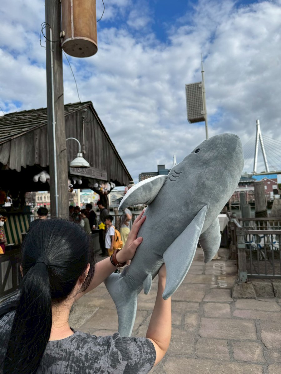 Meme_RoL22's tweet photo. 約10年ぶりの大阪🥰🥰🥰
教えていただいたチーズケーキ美味しすぎた💘
でっかい🦈もゲットできて満足❤️❤️❤️ https://t.co/pnyFhlCzAh