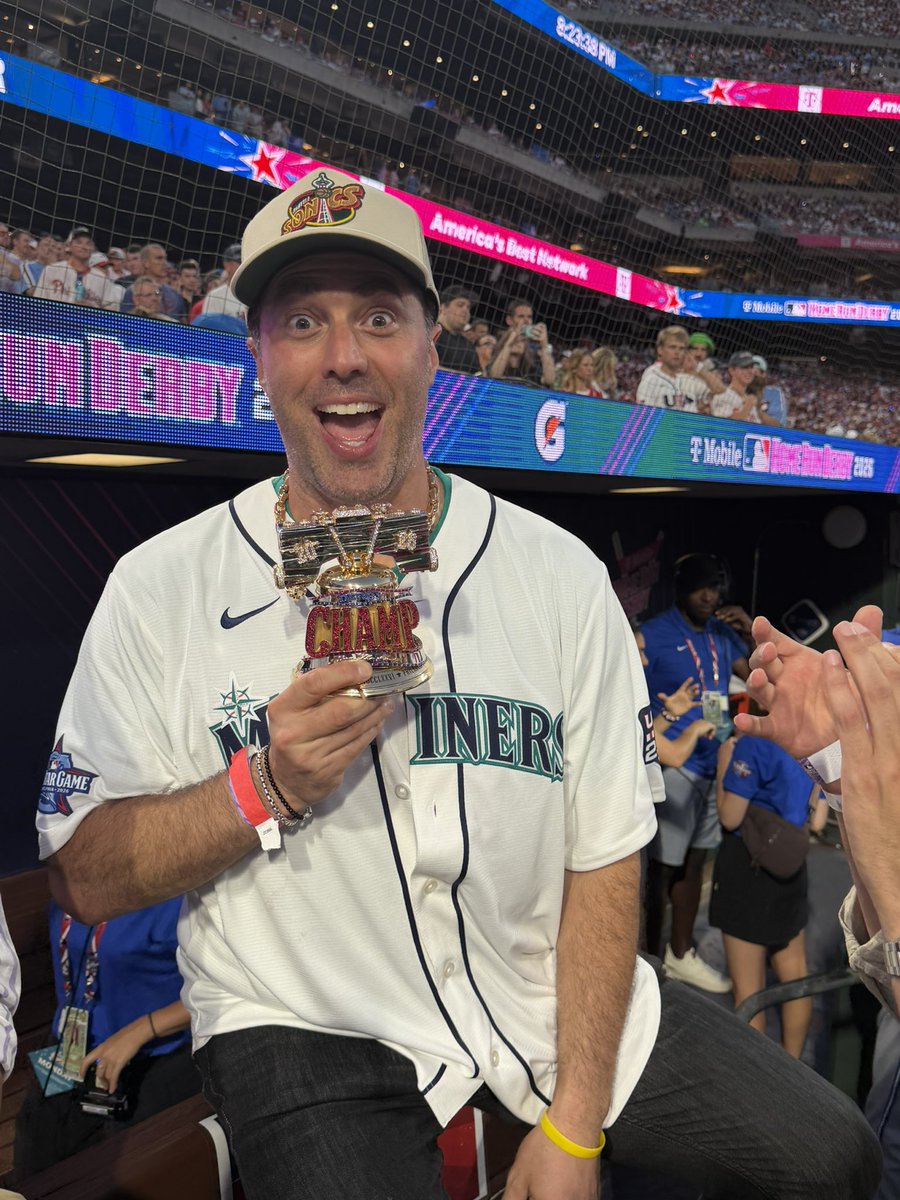 adamraycomedy's tweet photo. INCREDIBLE derby @MLB⚾️🔥🎉 https://t.co/AV2eW5s9se