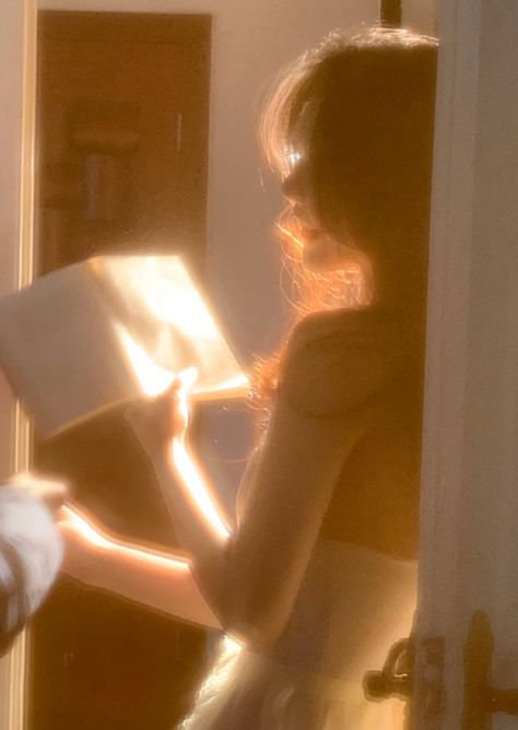 galileonight's tweet photo. Golden-hour coziness a quiet moment lost in a book
anoZ https://t.co/aERS4SEros