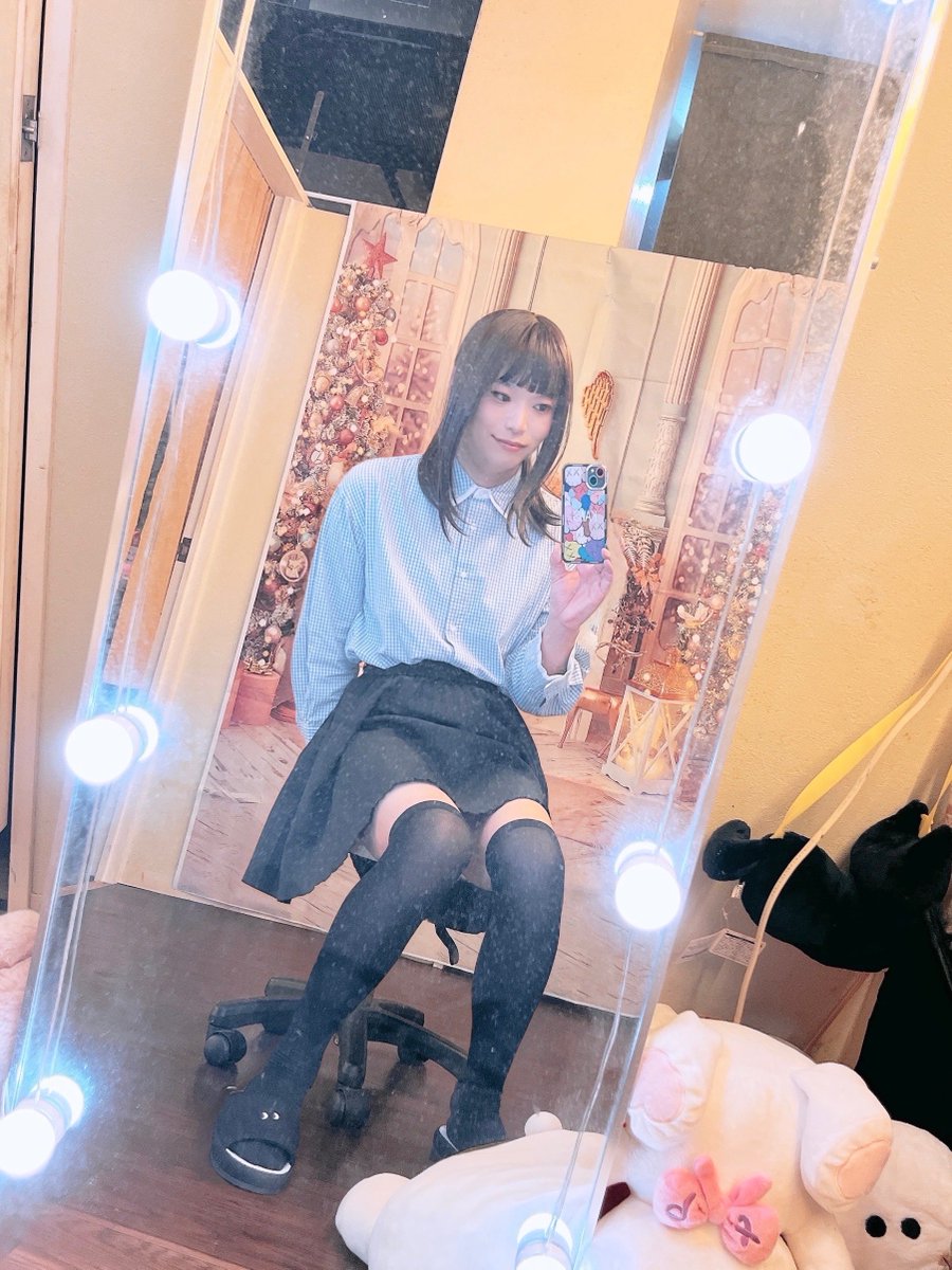 mkhymd1995's tweet photo. 今日の美紗俳句🍀

七月の
夏めく夜と
青い服🎐🎐 https://t.co/3Qk6mEBnsd
