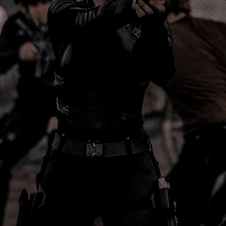 ShadowBlackfire's tweet photo. 🔥Everyone is afraid of something. My enemies are afraid of me🔥

𝑺𝒉𝒂𝒅𝒐𝒘 𝑪𝒐𝒎𝒑𝒂𝒏𝒚
Name:Lena
Code Name:Blackfire
Role: Breacher / Area Denial Specialist

Weapons:
*Assault rifle (primary weapon)
* Flamethrower (special weapon)

#CallofdutyRP#MVRP#Trigger⚠️ https://t.co/QRBUuAvS1h
