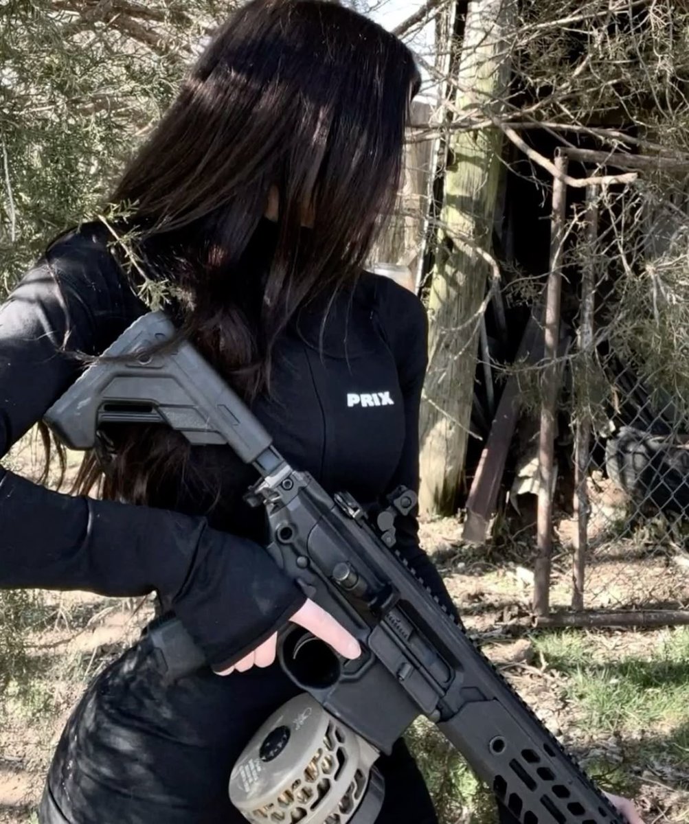ShadowBlackfire's tweet photo. 🔥Everyone is afraid of something. My enemies are afraid of me🔥

𝑺𝒉𝒂𝒅𝒐𝒘 𝑪𝒐𝒎𝒑𝒂𝒏𝒚
Name:Lena
Code Name:Blackfire
Role: Breacher / Area Denial Specialist

Weapons:
*Assault rifle (primary weapon)
* Flamethrower (special weapon)

#CallofdutyRP#MVRP#Trigger⚠️ https://t.co/QRBUuAvS1h