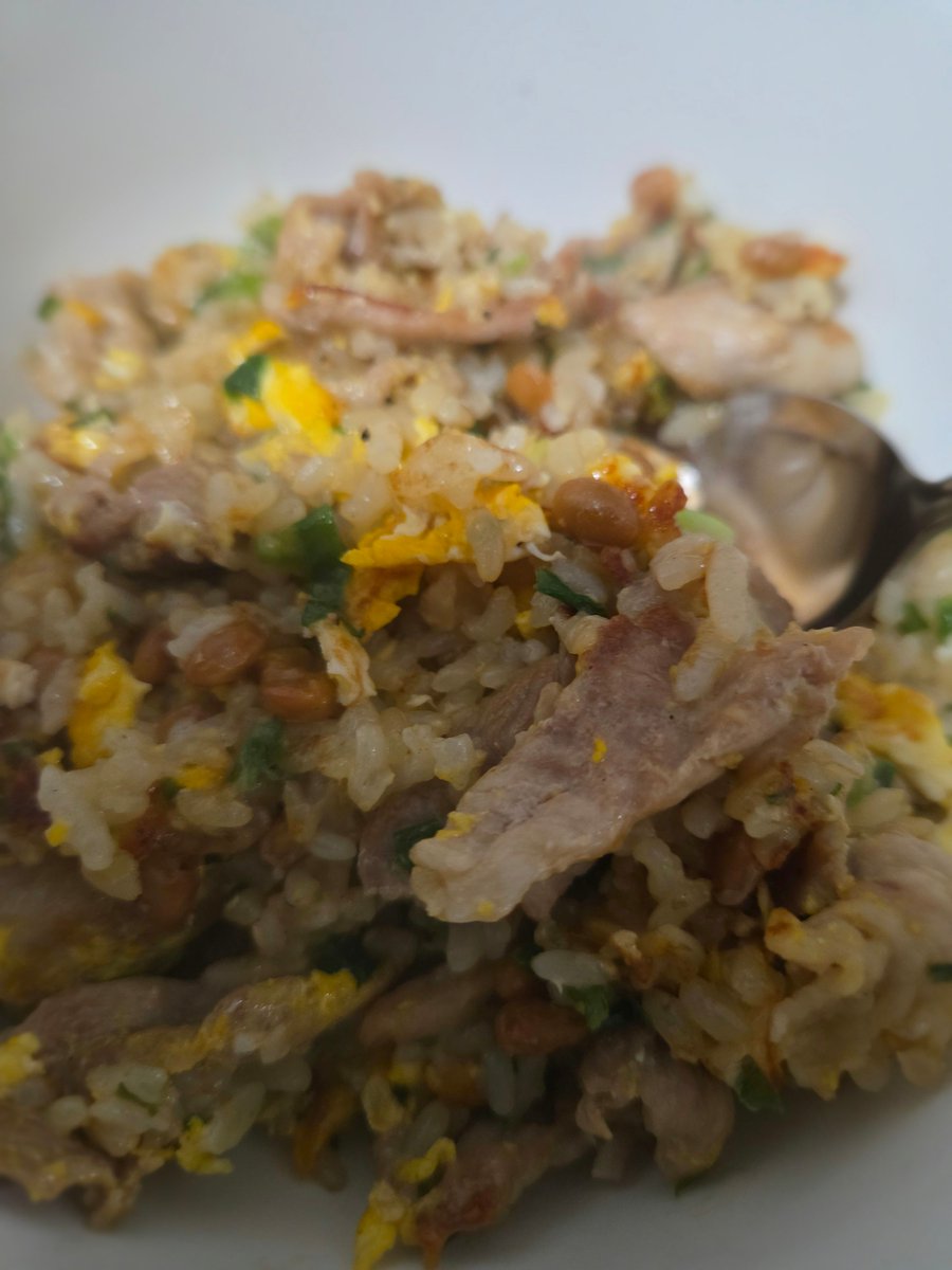 ltDXM's tweet photo. へネック特製納豆チャーハン！作り方教えたら美味しく作ってくれるようになったのだ！！ https://t.co/VH9PPjZgRm
