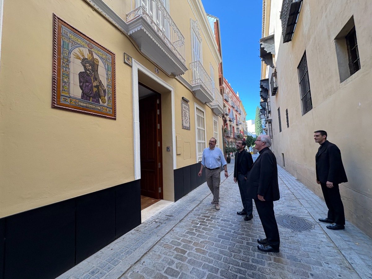 ArzobispoSaiz's tweet photo. Visita al CENTRO DE NOCHE PARA PERSONAS SIN HOGAR, cuyas obras han finalizado. Es un fruto del II Congreso Internacional de Hermandades y Piedad Popular de Sevilla, y será gestionado por Cáritas Diocesana de #Sevilla. Próximamente será bendecido e inaugurado https://t.co/OzjUcG7PYL