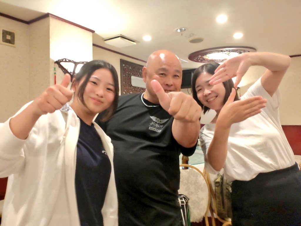 awayPAMzelvia's tweet photo. ＼社内行事で会いました／
こちらは弊社のゼルビア大好き3人組💁✨普段はドライバー・運行課・営業部と、それぞれ違う場所で働いているので久しぶりに顔を合わせました〜
シーズン開幕がますます待ち遠しくなった一日😊💙皆さまも今日一日お疲れ様でした！ https://t.co/wG3FUAAusI