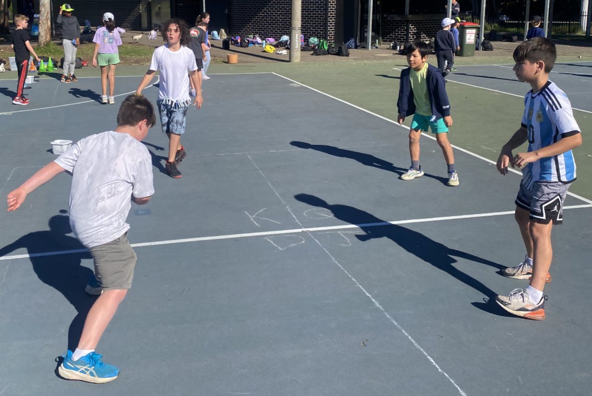 handballaus's tweet photo. Day 2 of the Sydney Handball Camp = done and dusted 🙌
70 kids
23 schools
117 awards

Pro coaching, tournaments, treasure hunts &amp; non-stop action. Thanks again to @PRIME for keeping the kids hydrated! 💧

#drinkPrime #handballaustralia https://t.co/AOl1HnlQ3P