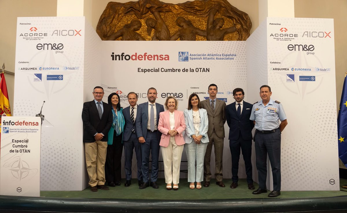 Infodefensa's tweet photo. 🔴#CumbreOTAN2026 | Concluye con gran éxito el encuentro '𝐄𝐬𝐩𝐞𝐜𝐢𝐚𝐥 𝐂𝐮𝐦𝐛𝐫𝐞 𝐝𝐞 𝐥𝐚 𝐎𝐓𝐀𝐍' de #Infodefensa y la 𝐀𝐬𝐨𝐜𝐢𝐚𝐜𝐢𝐨́𝐧 𝐀𝐭𝐥𝐚́𝐧𝐭𝐢𝐜𝐚 𝐄𝐬𝐩𝐚𝐧̃𝐨𝐥𝐚. Una jornada clave de análisis geopolítico y debate sobre el futuro estratégico de nuestra #industria de #defensa.

El broche de oro y la clausura oficial han corrido a cargo de la Secretaria de Estado de Defensa, @AmparoValcarce1, quien destacó el firme compromiso institucional con el sector.

Queremos agradecer especialmente el apoyo de quienes han hecho posible este espacio de encuentro fundamental:
🤝 Patrocinan: @Acorde_Tech, @AicoxSoluciones y @emegroup_.
🤝 Colaboran: #Arquimea, #Europavia, Hisdesat, Prime Defense y @RohdeSchwarz.

¡Gracias a todos los ponentes, autoridades y asistentes! En breve, todas las conclusiones y la crónica completa en nuestra web. 💻

#OTAN #Seguridad