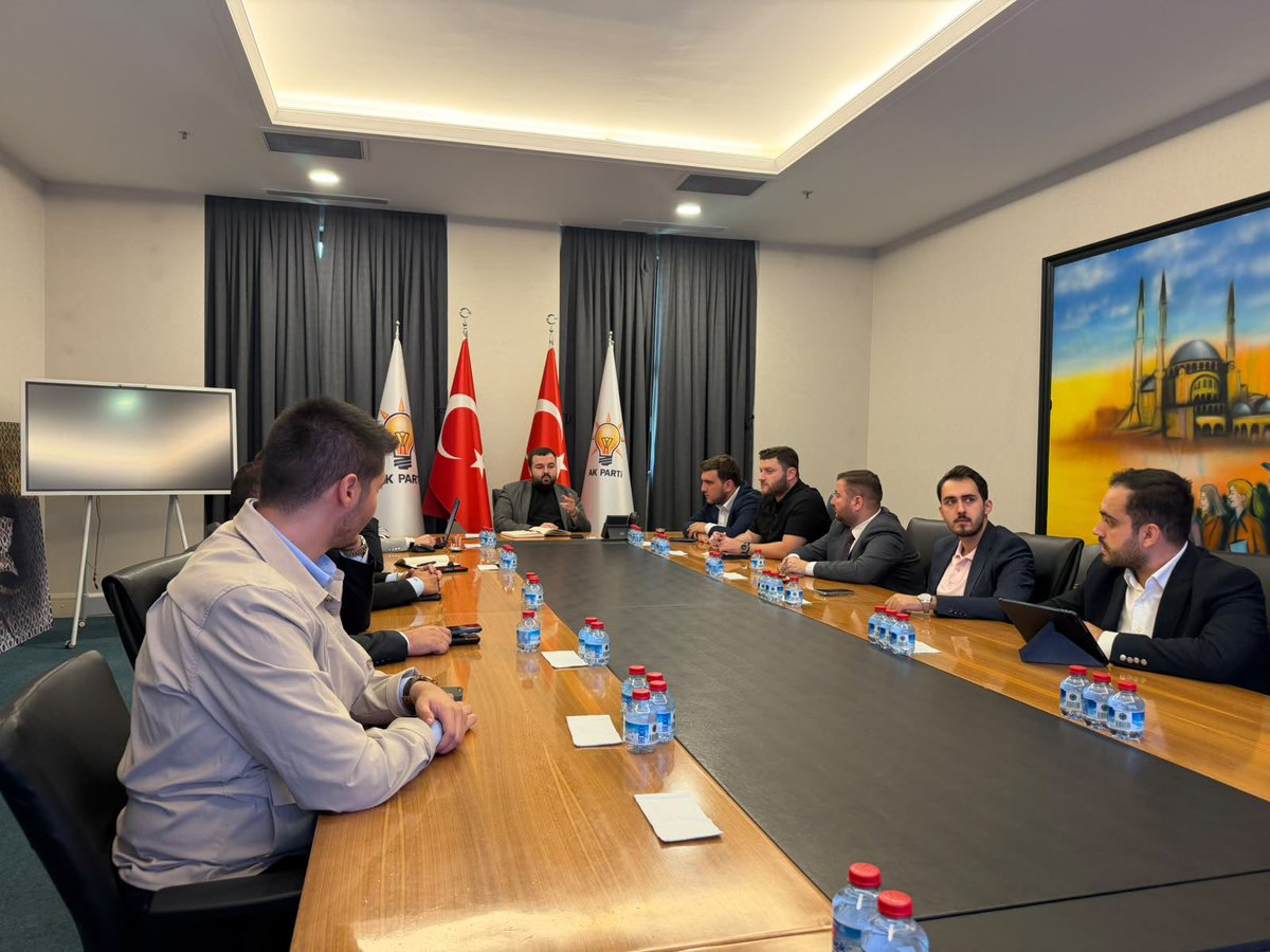 yenisecmengm's tweet photo. Yeni Seçmen Başkanımız Sn. @tkutluay64 başkanlığında komisyon toplantımızı gerçekleştirdik. 

Güçlü Gelecek, Güçlü Türkiye 

@avyusufibis 
@tkutluay64 
@akgenclikgm https://t.co/bU53QRjztd
