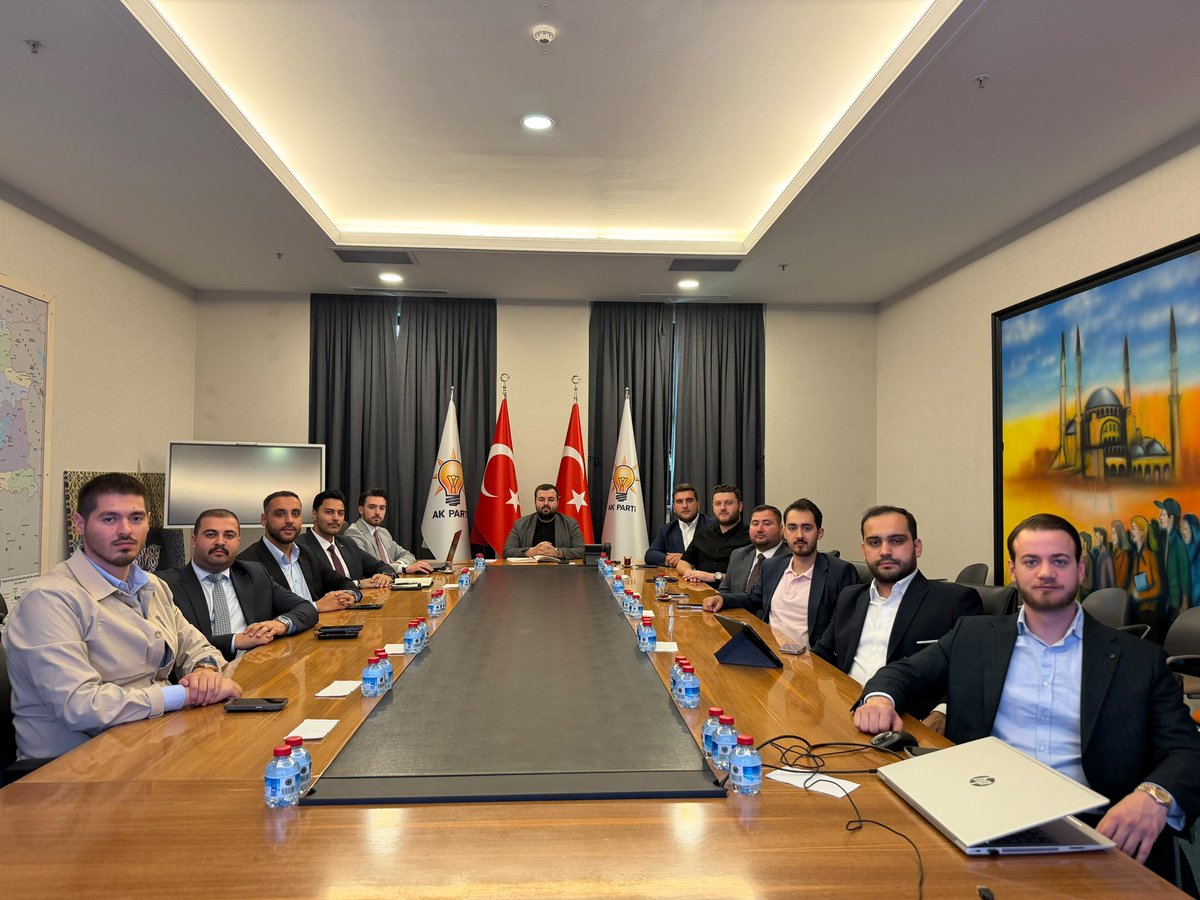 yenisecmengm's tweet photo. Yeni Seçmen Başkanımız Sn. @tkutluay64 başkanlığında komisyon toplantımızı gerçekleştirdik. 

Güçlü Gelecek, Güçlü Türkiye 

@avyusufibis 
@tkutluay64 
@akgenclikgm https://t.co/bU53QRjztd