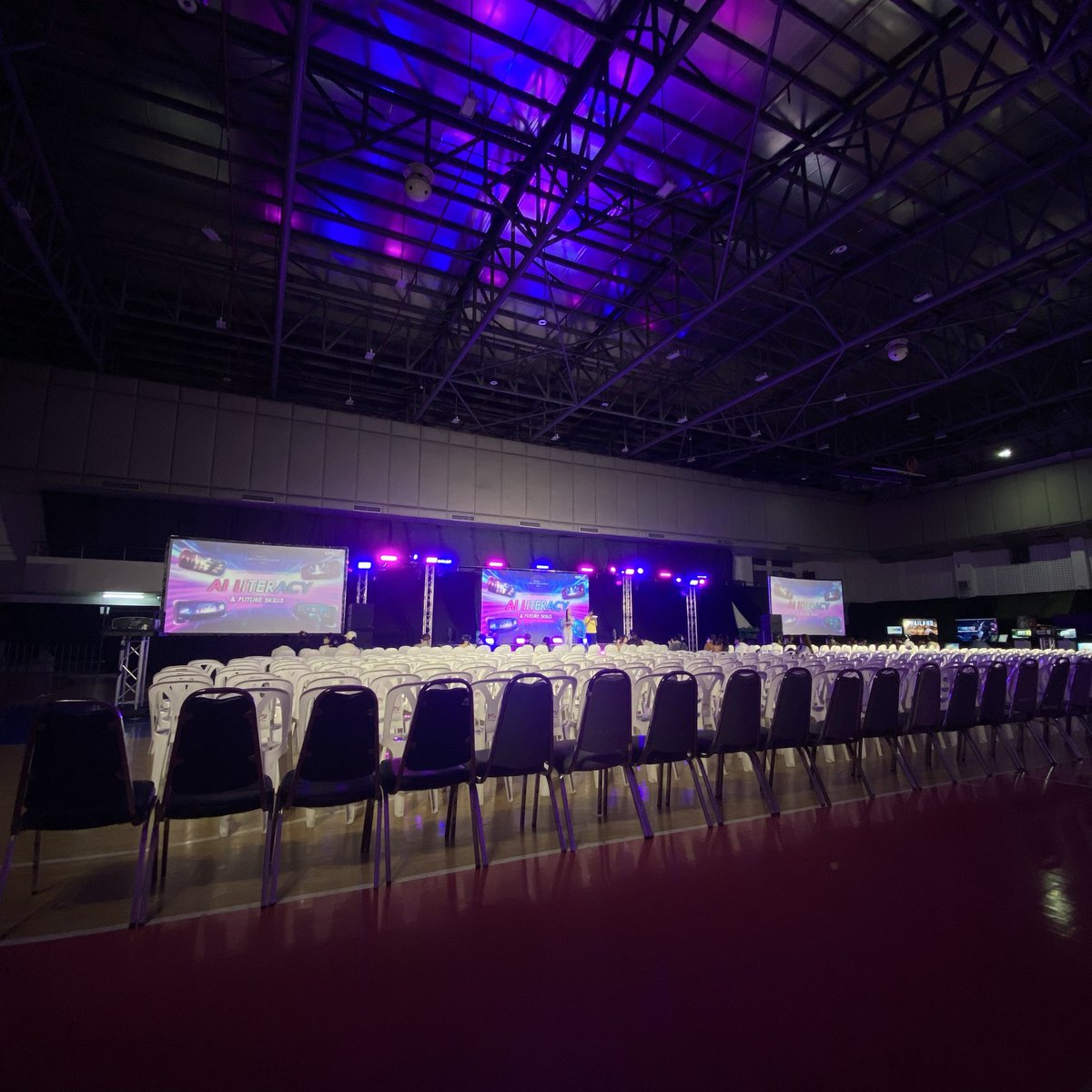 z0diac1234's tweet photo. งานของเด็กๆปี 1 นะคับ เป็นวานที่จัดแสดงผลงานที่ใช้ AI ในการเรียนเทอมที่ผ่านมา จะมีอะไรกันบ้างนะ

#SPUCAaiShowcase https://t.co/Yqth1mJ34n