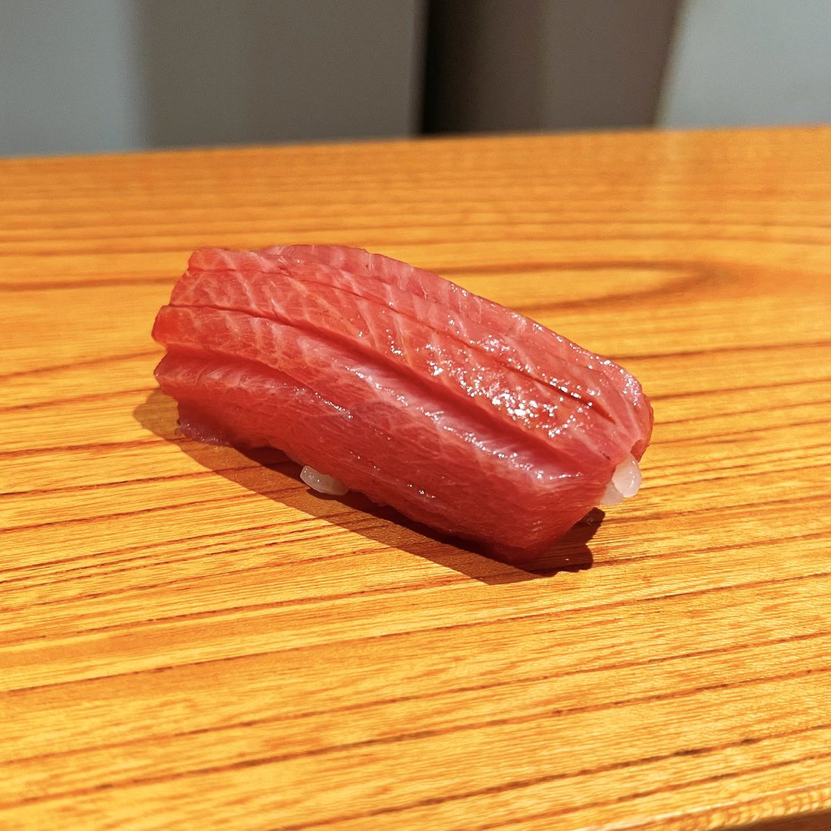 grimacex9's tweet photo. 「新潟 千代鮨」とろける中トロ、柔らかく甘い鳥貝、ねっとりとしたイカと、江戸前も絶品🌊 艶やかに輝くイクラなど、地物から王道まで抜かりない✨ #魚活 #遠征めし https://t.co/N5nUpByaVL