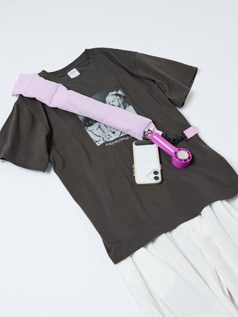 wave_products_'s tweet photo. 今日の推し色は、くすみラベンダー🫧
スマホがそのままバッグになるWAVEmeのストラップバッグ。
グラフィックT × 白スカートに合わせて、甘くなりすぎない大人カジュアルに🩶
手ぶらで身軽に、お出かけしたくなる一本。
🔽詳細はこちらから
https://t.co/66uGE72Vl7
#WAVEme
#推し活 https://t.co/TypsMVvdjJ