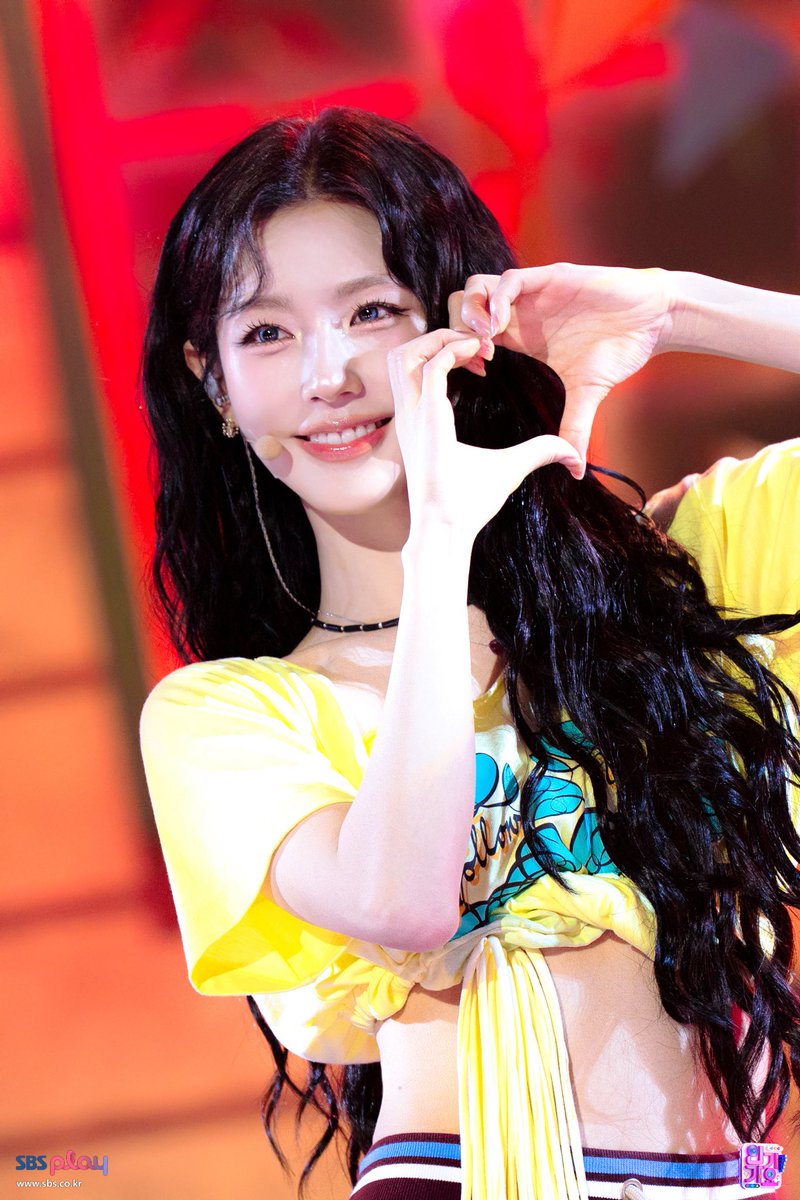 FranLiong's tweet photo. #미연 #MIYEON 인기가요 현장포토 INKIGAYO On-site Photos | 260712 https://t.co/JvHtnJYXo0