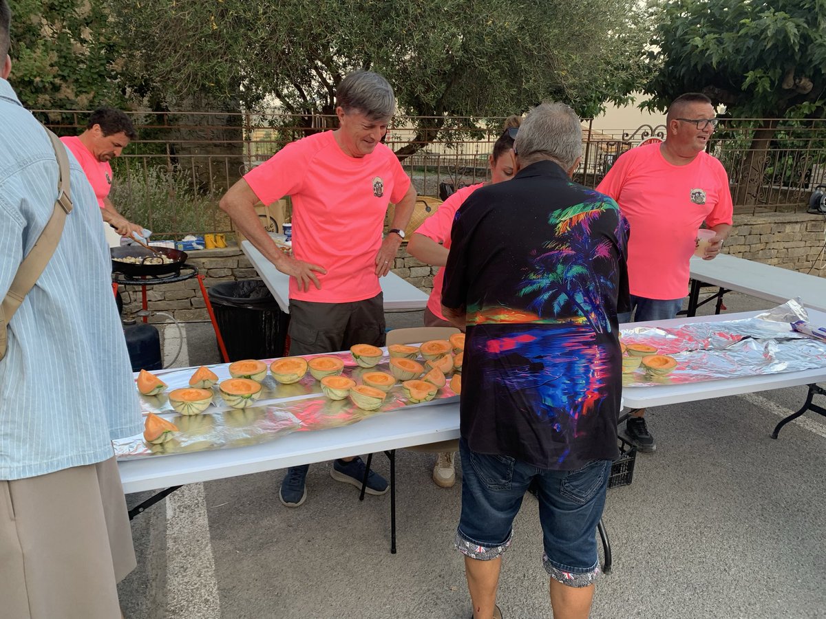 JMCambaceres's tweet photo. #Gailhan @Gard: dîner républicain veille du #14juillet sur place du village au pied de l’église du 12ème siècle. Apéro et discussion avec élus et Comité des fêtes. Au menu: melon, paëlla et glace. Musique et karaoké. #FêteNationale tranquille d’un village de la #France profonde. https://t.co/kzkMSkM96e