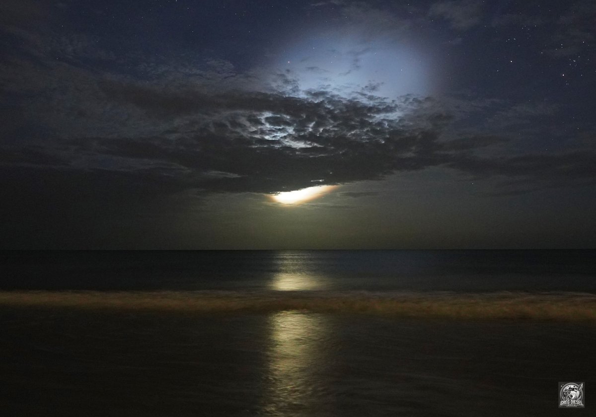 GregDieselPhoto's tweet photo. Some clouds in front of the noctilucent cloud from Space X Starlink 10-45 at 5:10am this morning. Red dot in second image is booster landing at sea on drone ship A Shortfall of Gravitas. @spacex @weatherchannel @JenCarfagno https://t.co/fwpXm71IR3